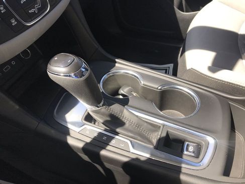 Used 2020 Chevrolet Equinox LS image 19