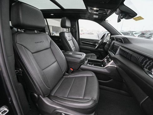 Used 2023 GMC Yukon XL Denali image 24