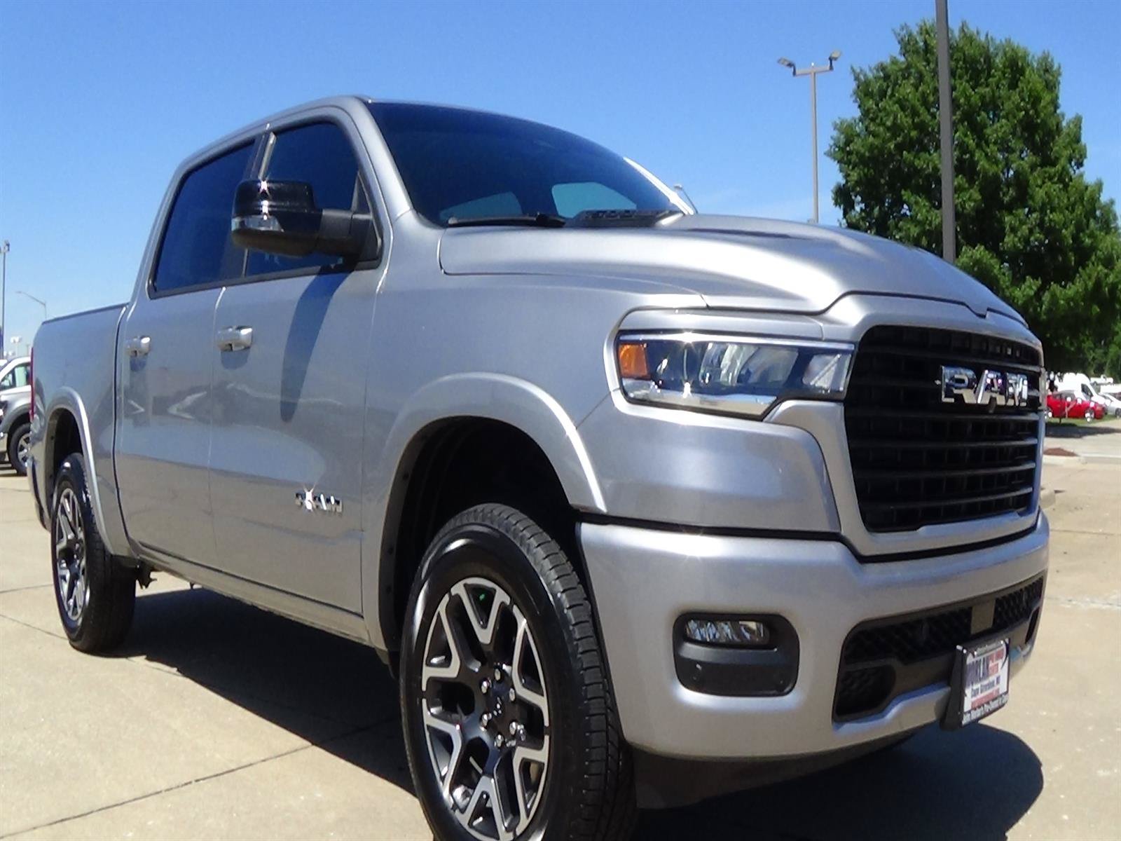 Used 2025 RAM 1500 Laramie w/ Sport Appearance Package AWD/4WD image 4