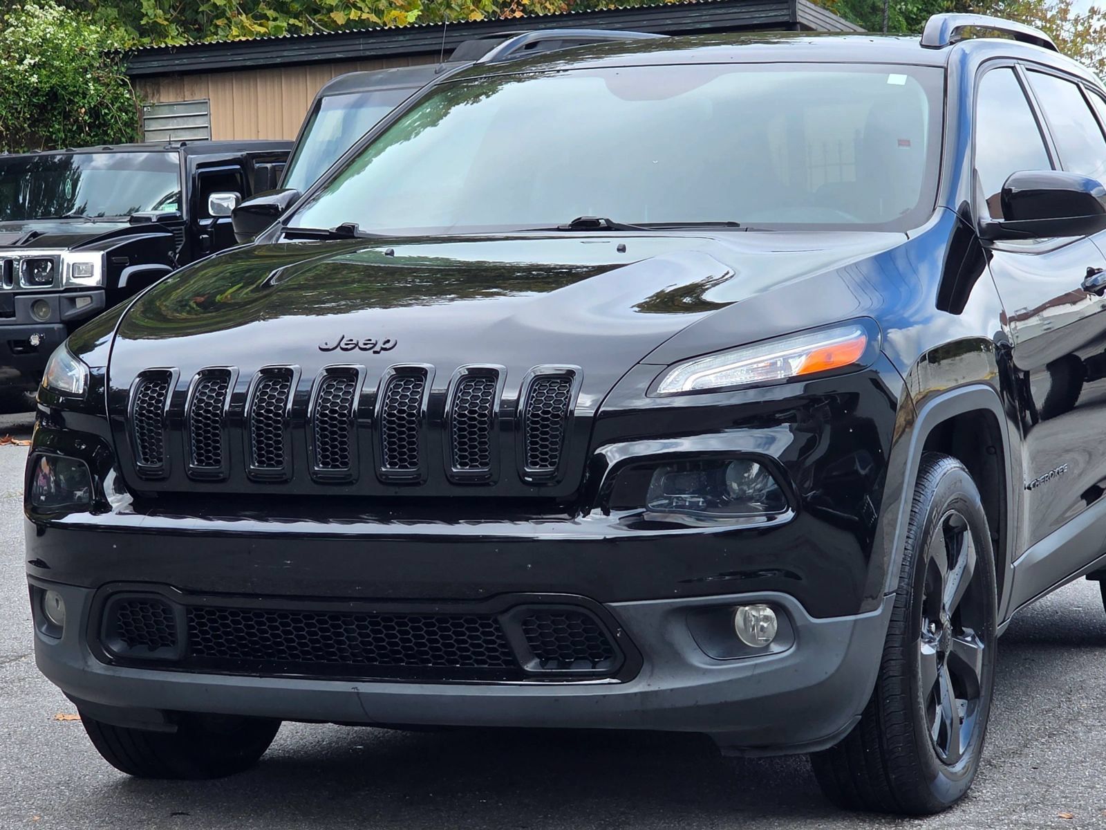 Used 2018 Jeep Cherokee Latitude w/ Altitude Package AWD/4WD image 2
