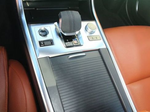 Used 2022 Jaguar XF R-Dynamic SE image 16