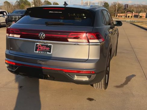 Used 2025 Volkswagen Atlas Cross Sport SE FWD image 8