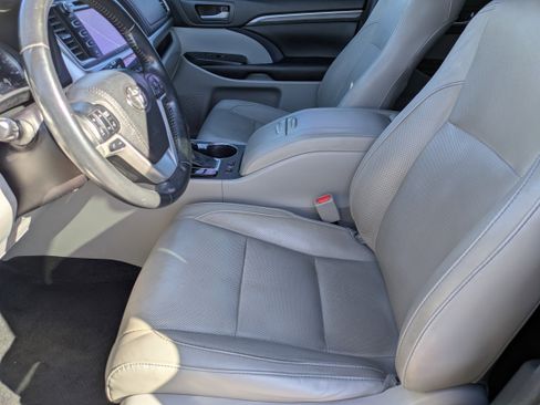 Used 2017 Toyota Highlander Limited image 20