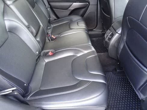 Used 2019 Jeep Cherokee Latitude Plus w/ Comfort/Convenience Group image 10