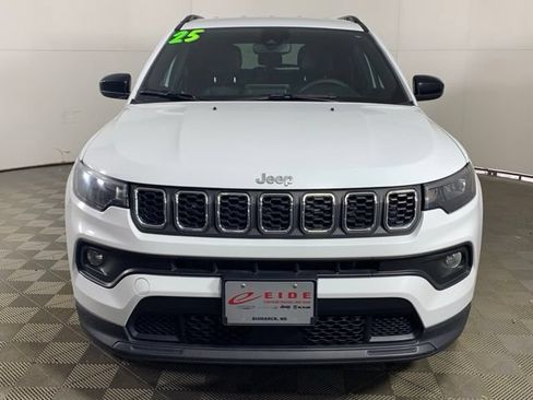 Used 2025 Jeep Compass Latitude AWD/4WD image 7