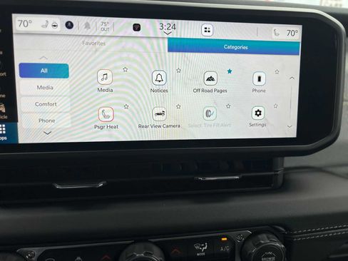 Used 2025 Jeep Wrangler Sahara image 35