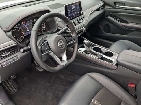 Used 2025 Nissan Altima 2.5 SR image 17