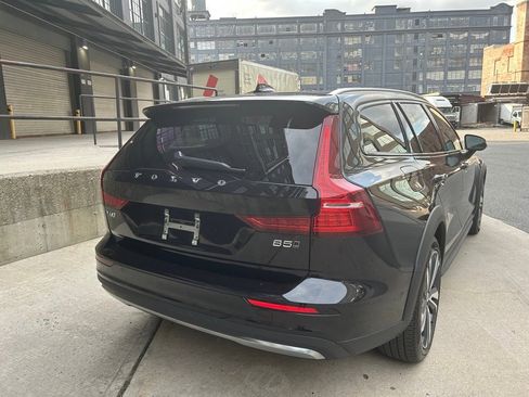 Certified 2025 Volvo V60 B5 Cross Country Plus image 10