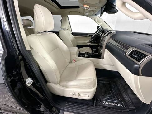 Used 2020 Lexus GX 460 Premium w/ Premium Package image 31