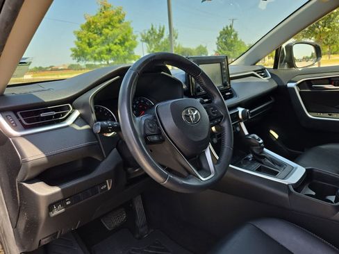 Used 2020 Toyota RAV4 XLE Premium FWD image 2