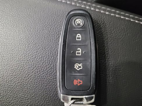 Used 2019 Ford Escape SE image 32