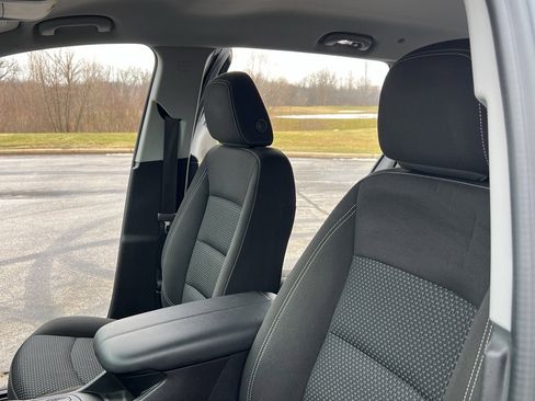 Used 2024 GMC Terrain SLE w/ Driver Convenience Package image 16