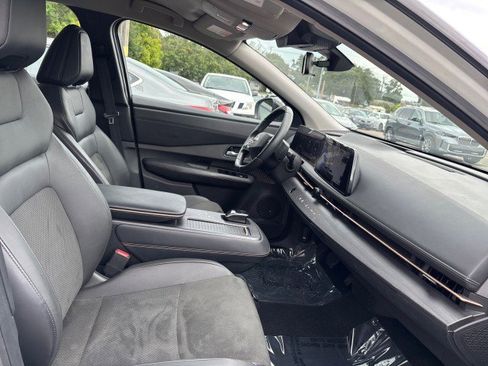 Used 2023 Nissan Ariya FWD image 13