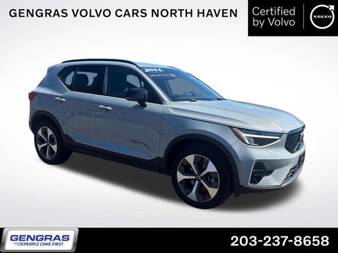 Certified 2024 Volvo XC40 B5 Core AWD/4WD image 1