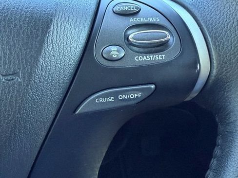 Used 2020 Nissan Pathfinder SV FWD image 31