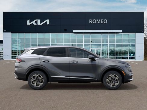 New 2025 Kia Sportage LX image 8