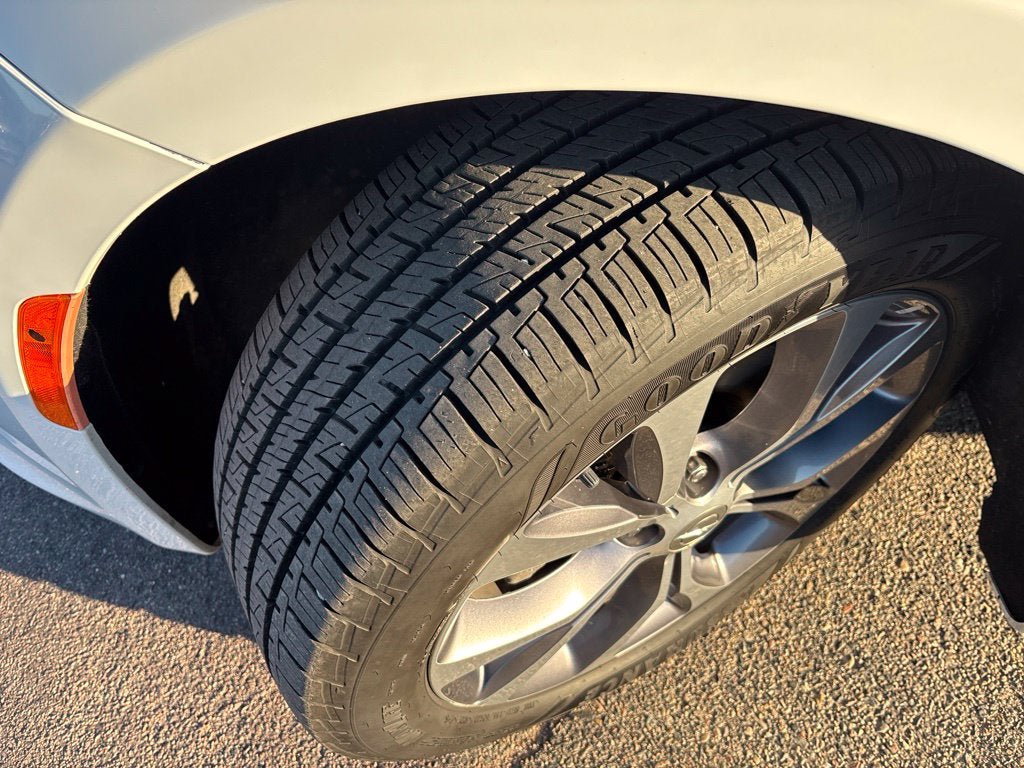 Used 2018 Chrysler Pacifica Limited FWD image 10