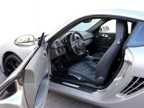 Used 2009 Porsche Cayman image 2