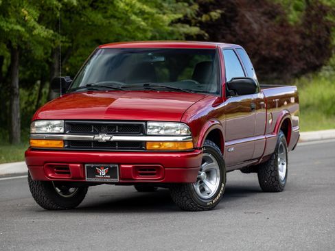 Used 2001 Chevrolet S10 Pickup LS w/ Preferred Equipment Group RWD image 3
