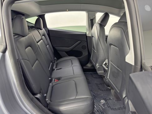 Used 2025 Tesla Model Y Long Range image 39
