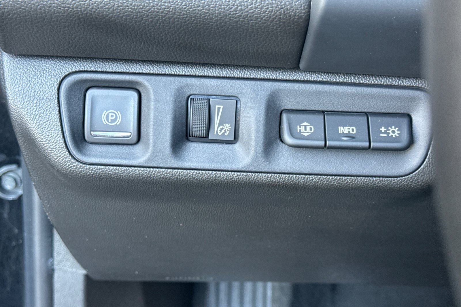 Used 2023 GMC Acadia Denali FWD image 33