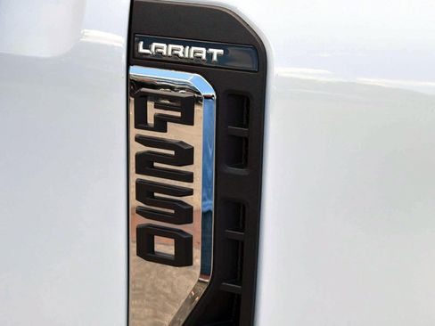 Used 2023 Ford F250 Lariat w/ Lariat Ultimate Package AWD/4WD image 9