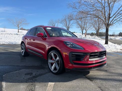 Certified 2024 Porsche Macan S image 9