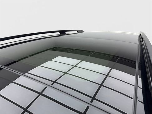 Used 2022 Mercedes-Benz GLE 350 4MATIC w/ AMG Line Exterior image 12