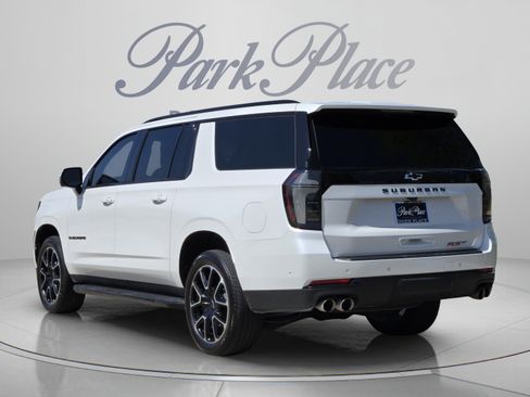 Used 2025 Chevrolet Suburban RST w/ Comfort Package RWD image 3