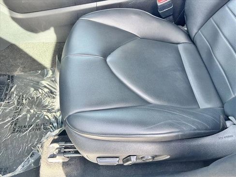 Certified 2024 Toyota Highlander XLE image 10