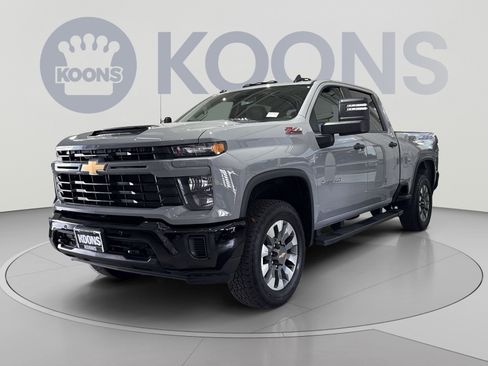 Used 2025 Chevrolet Silverado 2500 Custom w/ Custom Value Package AWD/4WD image 5