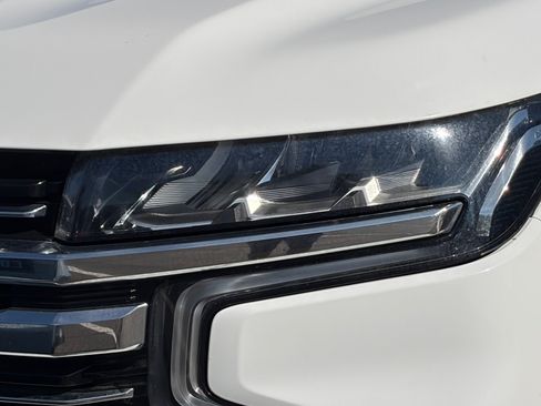 Used 2022 Chevrolet Suburban LT RWD image 12