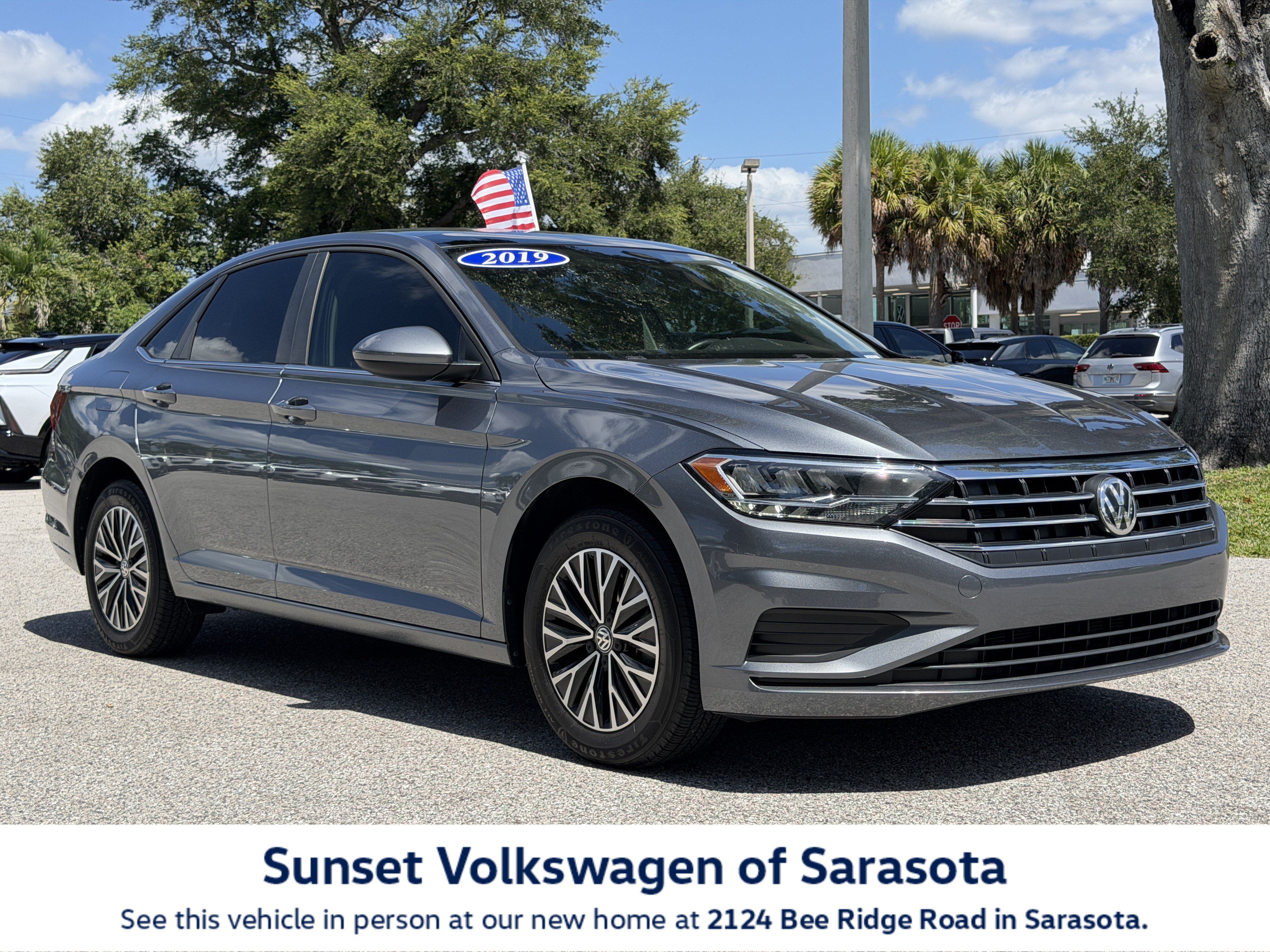 Used 2019 Volkswagen Jetta SE w/ Cold Weather Package FWD image 1