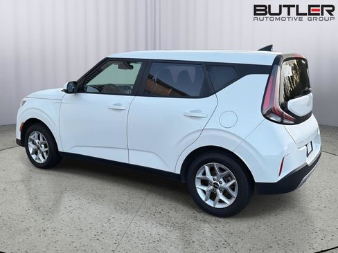 Used 2025 Kia Soul LX w/ LX Technology Package FWD image 9