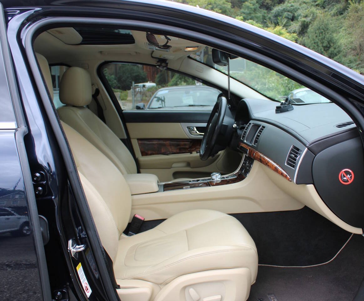 Used 2012 Jaguar XF RWD image 38