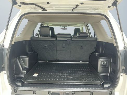 Used 2018 Toyota 4Runner SR5 Premium image 17