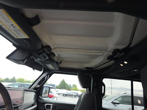 Used 2024 Jeep Wrangler Unlimited AWD/4WD image 15