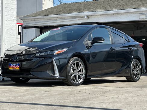 Used 2021 Toyota Prius Prime XLE w/ Carpet Mat Package (TMS) image 8