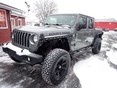 Used 2020 Jeep Gladiator Sport w/ Quick Order Package 24S image 3