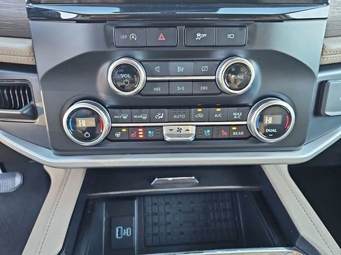 Used 2024 Ford Expedition Max Limited image 30