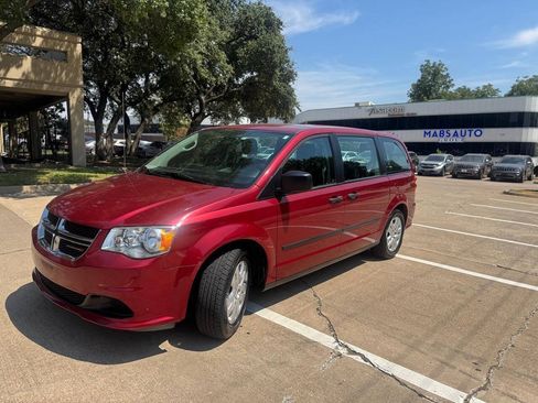 Used 2015 Dodge Grand Caravan American Value Package w/ UConnect Hands-Free Group FWD image 2