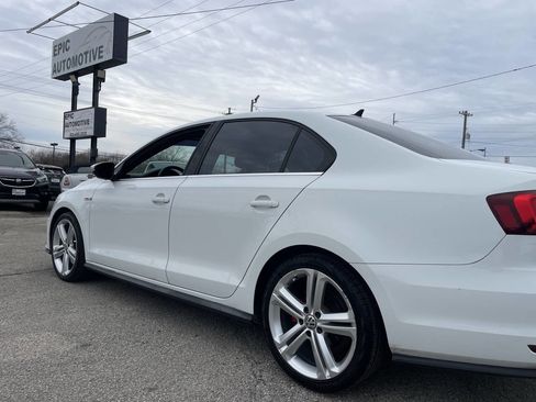 Used 2017 Volkswagen Jetta GLI image 6