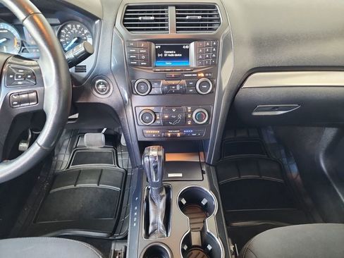 Used 2018 Ford Explorer XLT image 24