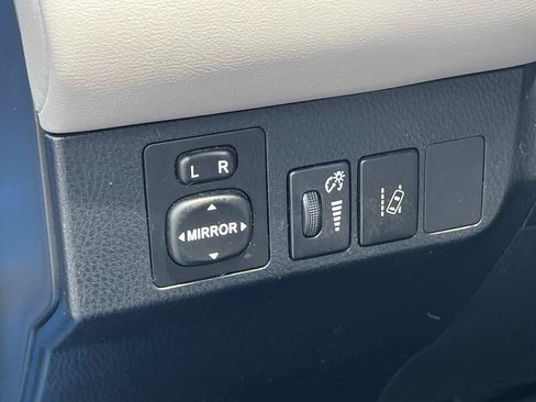 Used 2017 Toyota RAV4 XLE FWD image 22