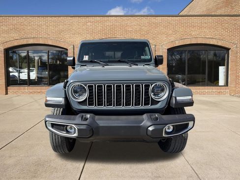 Used 2026 Jeep Wrangler Unlimited Sahara AWD/4WD image 8