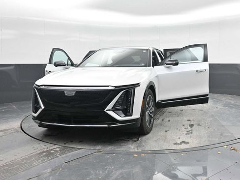 Used 2025 Cadillac Lyriq Sport AWD/4WD image 37