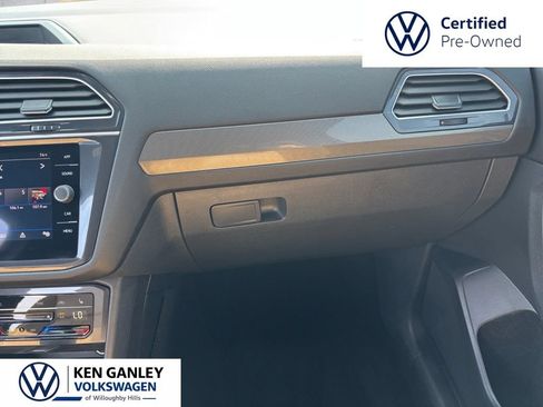 Used 2024 Volkswagen Tiguan SE AWD/4WD image 17