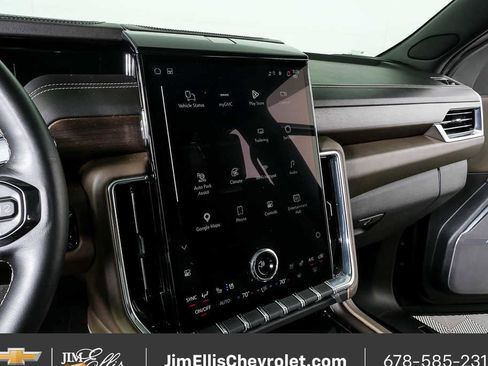 Certified 2025 GMC Yukon XL Denali Ultimate AWD/4WD image 13