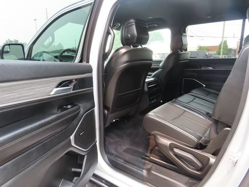 Used 2023 Jeep Wagoneer L Series II AWD/4WD image 20