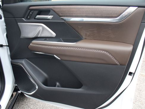 New 2026 GMC Acadia Denali Ultimate w/ LPO, All-Weather Package image 34